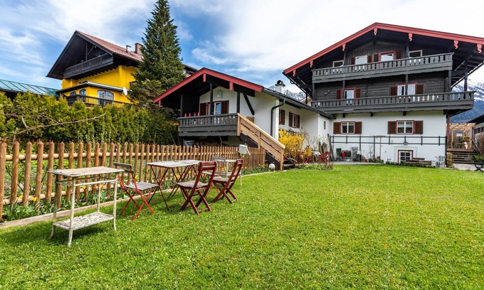 Unterschonau Apartment | Mountain View Apartment 'Haus Alpenveilchen' with Private Terrace