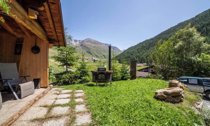 Curon Venosta Apartment | Discover Apartment “Haus Fliri” in Etschtal Valley Oasis