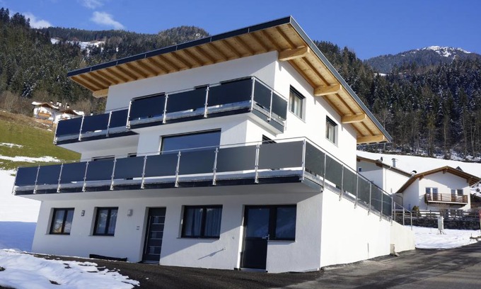 Ramsau im Zillertal Apartment | Top-Rated Apartment Hanna with Breakfast & Child-Friendly Amenities