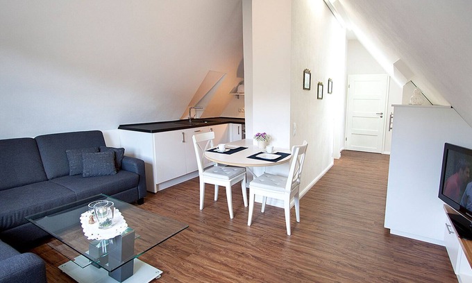 Lenne Apartment | Apartment 'Hase' with Mountain View, Shared Terrace and Wi-Fi
