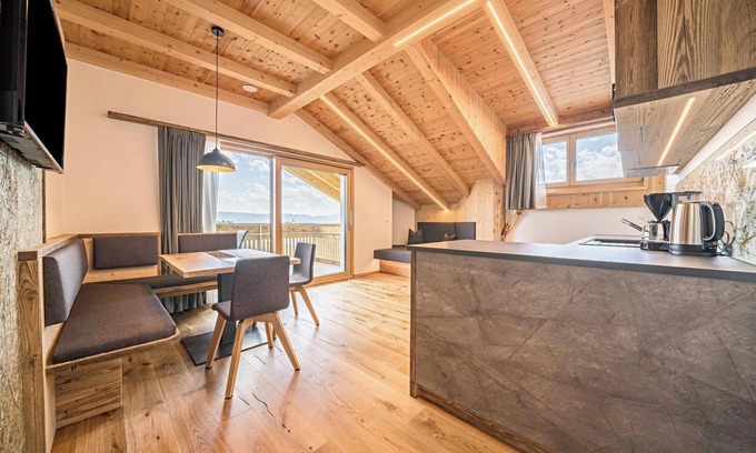 Verano Apartment | Mountain View Apartment 'Haughof - Bauerngarten' with Wi-Fi