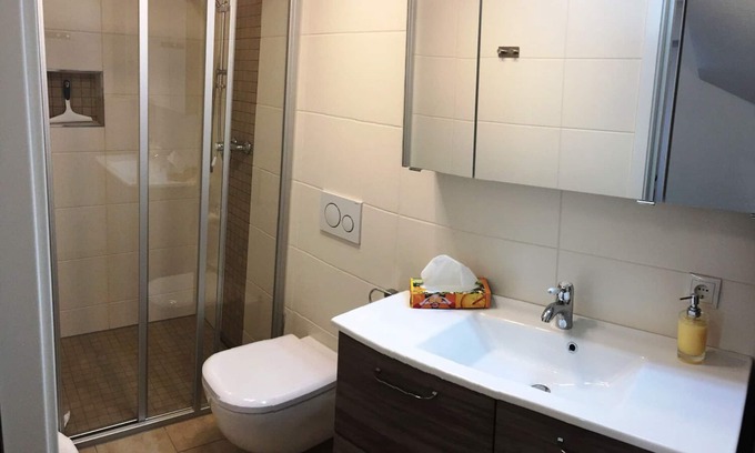 Altotting Apartment | Cozy Apartment Haus am Eck: Child-Friendly with WLAN