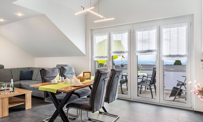 Hoechenschwand Apartment | Cozy Apartment 'Haus Fernsicht' with Mountain View & Wi-Fi