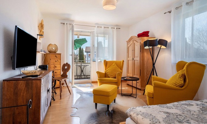 Langenargen Apartment | Apartment 'Haus Grete' with Lake View and Balcony