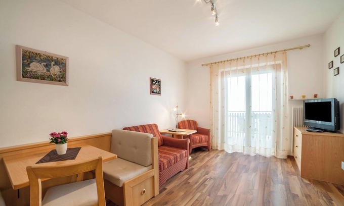 Schenna Apartment | Relax at Apartment "Haus Hohenrain 3" with Pool & Garden