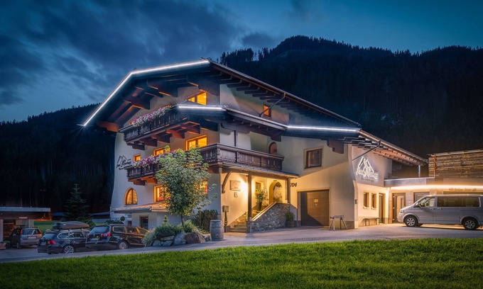 Madseit Apartment | Inviting 'Haus Marchegg - Bergkristall' with Mountain View