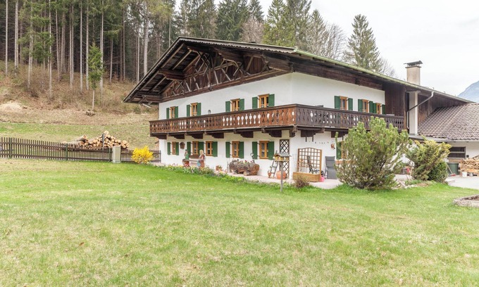 Hammersbach Apartment | Mountain View Apartment 'Haus Niklos - Waldeck' with Wi-Fi