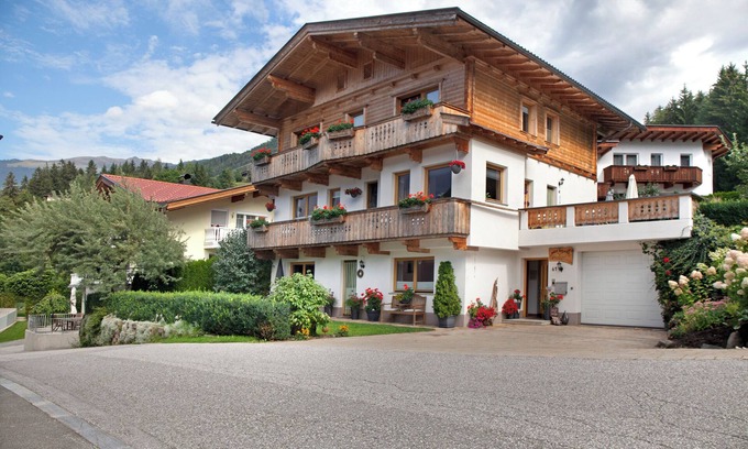 Gerlosbergeben Apartment | Scenic Apartment Haus Roland: Mountain View & Pet Friendly