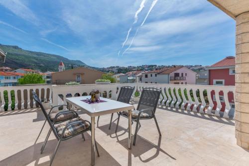 Strozanac Apartment | Family-Friendly Retreat at Apartment Heaven - Rated 9.3/10