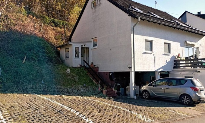 Emmerzhausen Apartment | Family-Friendly Apartment Hees with Kitchen Amenities