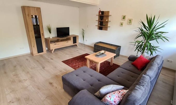 Tengen Apartment | Apartment 'Hegauliebe' with Private Terrace and Wi-Fi