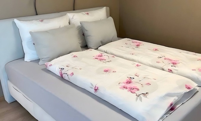 Nova Ponente Apartment | Apartment 'Heidi' with Shared Garden and Wi-Fi
