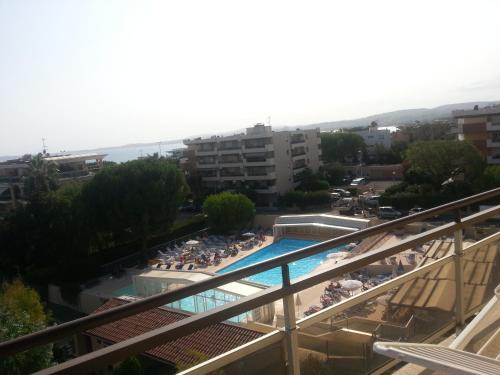 Saint-Laurent-du-Var Apartment | Oceanfront Apartment Heliotel Marine 4* with Pool Access