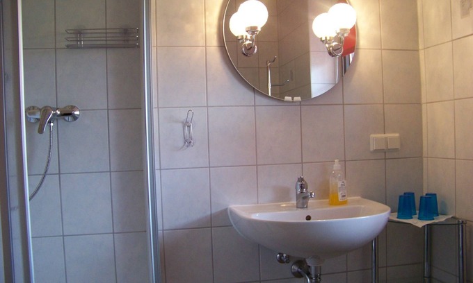 Sedlitz Apartment | Family-Friendly Apartment with Ocean View at Herberge Zum Steiger