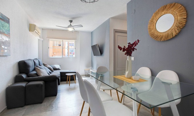 Carretera de Cadiz Apartment | Cozy Apartment 'Heroes De Sostoa 3' with Private Terrace