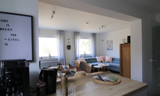 Schleiden Apartment | Ocean View Apartment Hetti - Family-Friendly Getaway