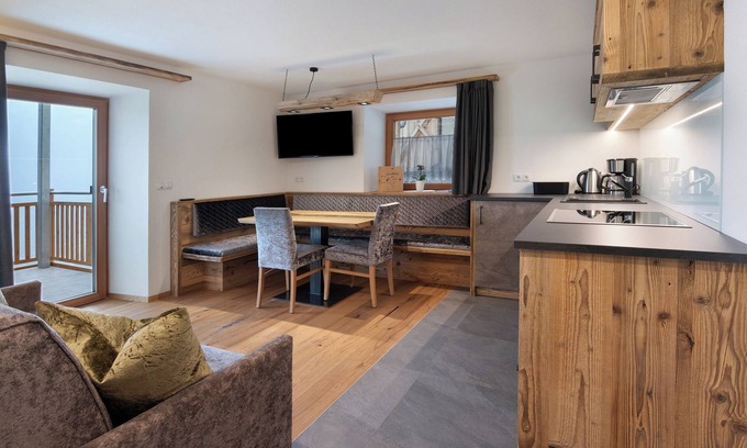 Lasa Apartment | Apartment 'Heuduft' with Mountain View, Shared Garden and Wi-Fi