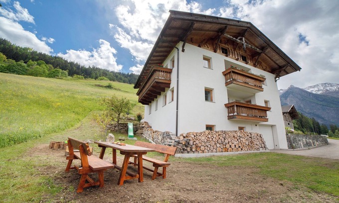 Moso in Passiria Apartment | Apartment 'Hienerhof' with Mountain View, Private Terrace and Wi-Fi