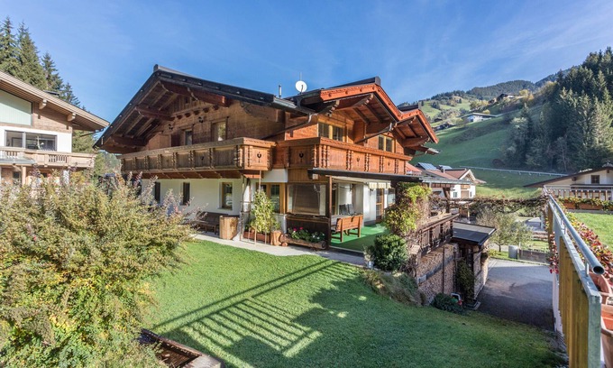 Wildschoenau Apartment | Cozy Apartment "Hörbiger" with Mountain Views & Balconies