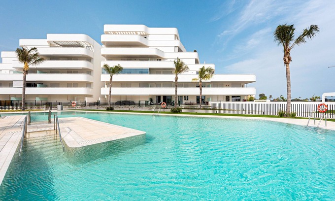 Torre del Mar Apartment | Apartment 'Horus Beach Paradise' with Sea View, Wi-Fi and Air Conditioning