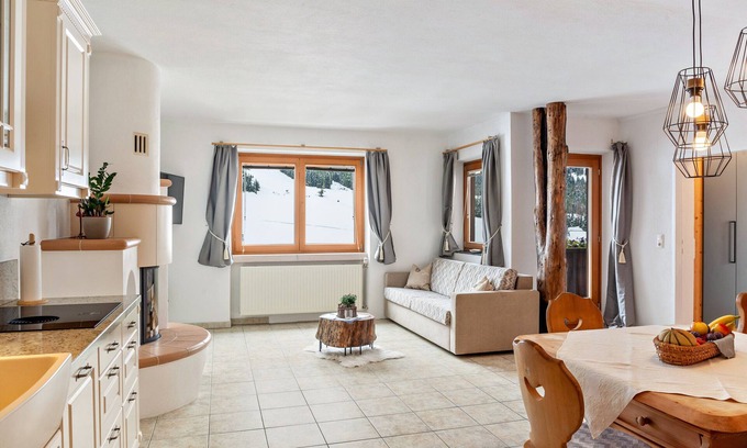 Kartitsch Apartment | Apartment 'Hotel Sonnblick - Wohnung Rosl' with Mountain View, Shared Garden and Wi-Fi
