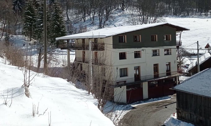 Montaimont Apartment | Spacious Apartment for 12 in Champfol with Great Amenities