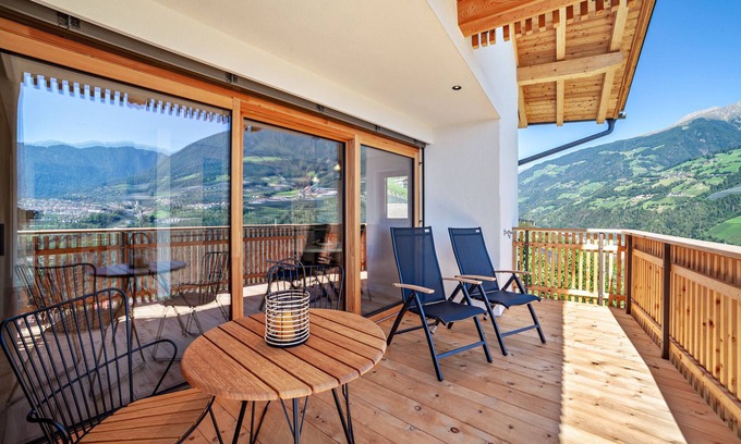 Caines Apartment | Scenic 'Huetterhof Langes' with Mountain Views & Private Terrace