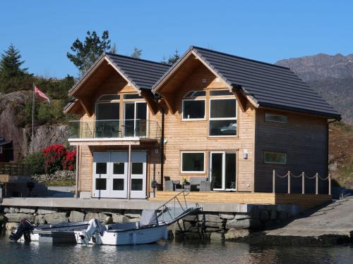 Stord Apartment | Pet and Child Friendly Apartment Huglavika - Highly Rated Stay