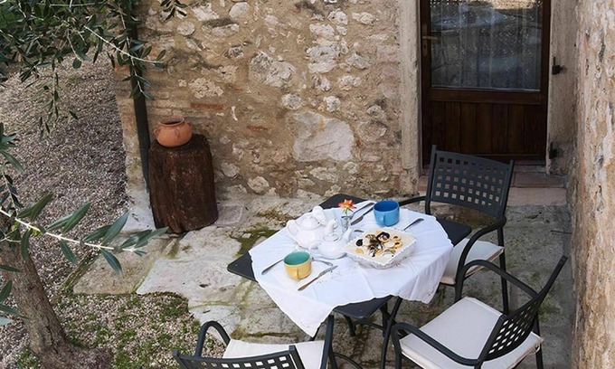 Colle di Val d'Elsa Villa | Idyllic Villa Retreat with Pool & Panoramic Views Near San Gimignano