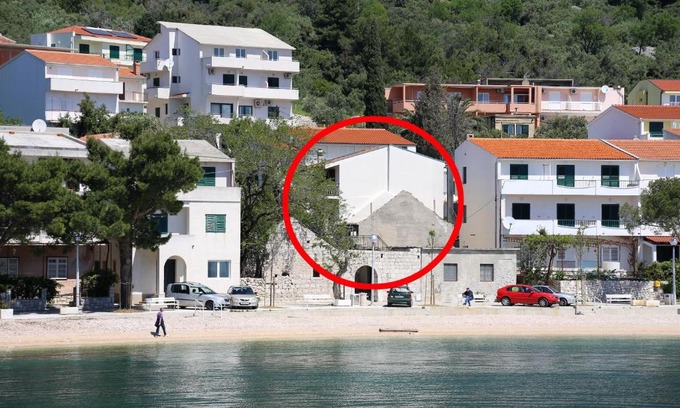 Igrane Apartment | Pet-Friendly Retreat at Apartment Igrane 10033a