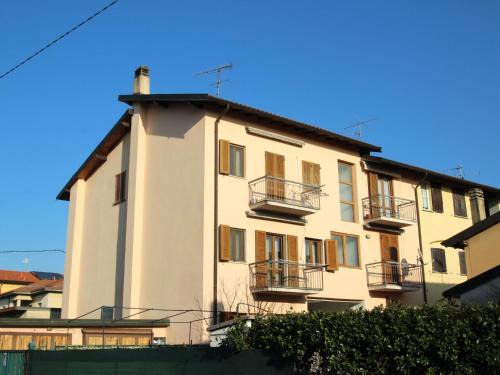 Morosolo Apartment | Guest Rated: Apartment Il Castello with Family-Friendly Amenities