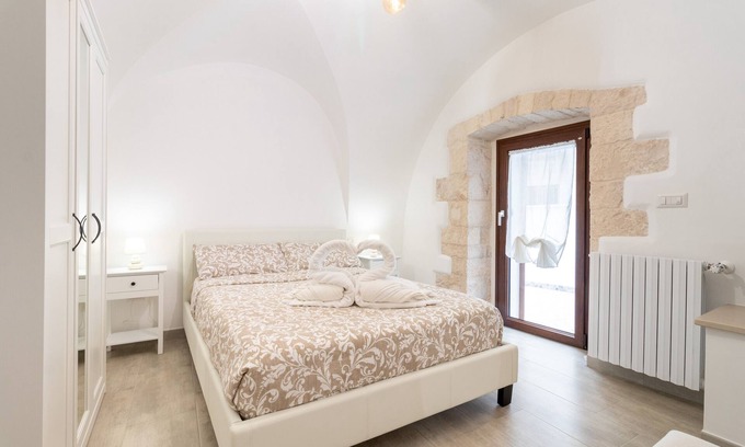 Old Town Cisternino Apartment | Relax at Apartment 'Il Giardino' with Private Garden & Wi-Fi