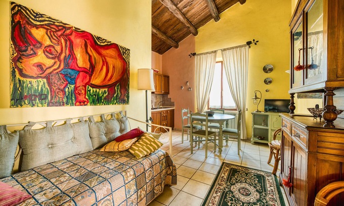 Pietrauta Apartment | Apartment 'Il Grappolo E La Rosa Tea' with Shared Garden and Wi-Fi