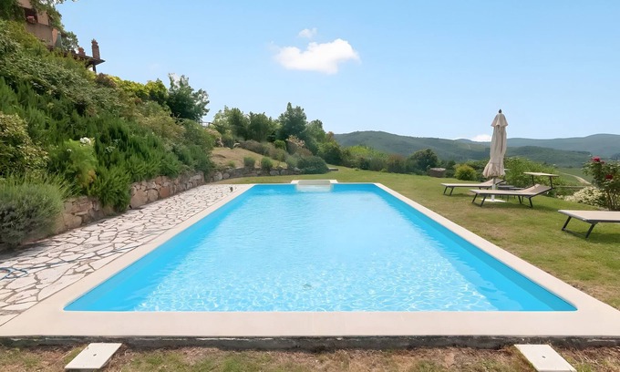 Panzano in Chianti Apartment | Apartment 'Il Magnifico' with Shared Pool, Private Terrace and Wi-Fi