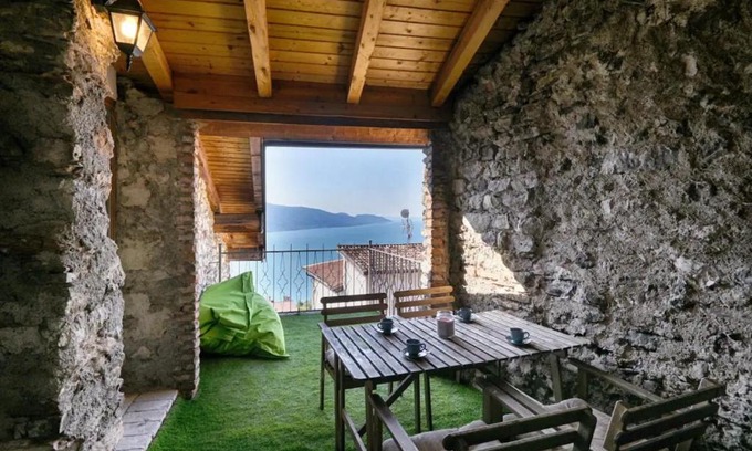 Oldesio Apartment | Pet-Friendly Retreat at Apartment Il Melo with Kitchen Access