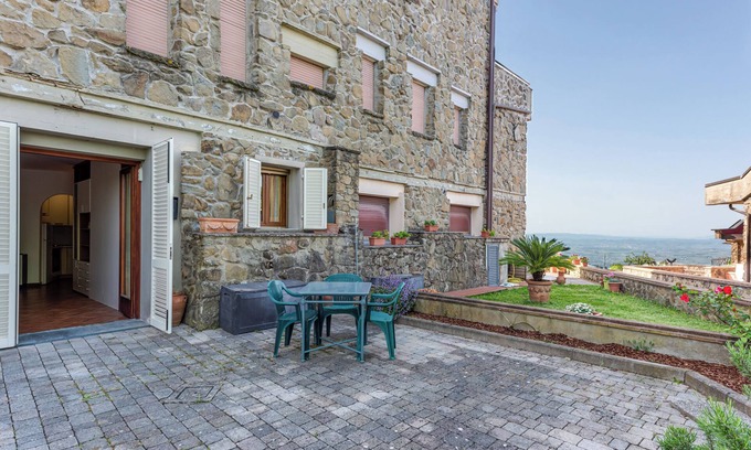 Giugnano Apartment | Idyllic Apartment 'Il Nido Toscano' with Mountain View