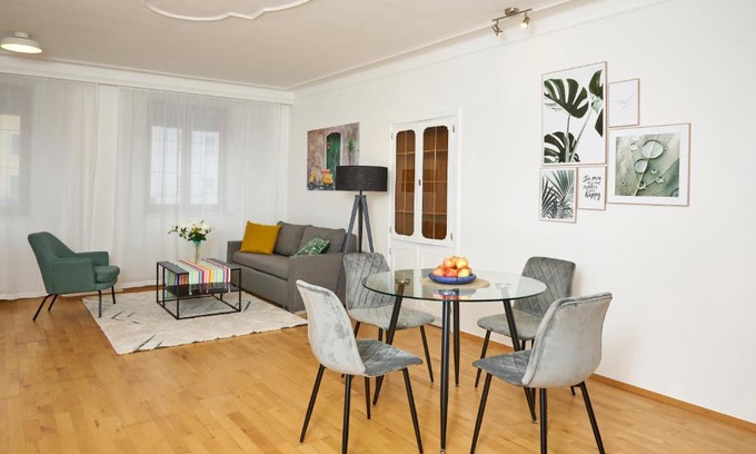 Ried im Innkreis Apartment | Prime Apartment in Ried im Innkreis with Hot Tub Access