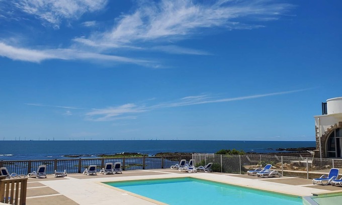 Batz-sur-Mer Apartment | Beachfront Apartment with Pool & Kitchen at Tourist Residence