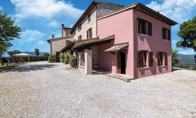 Cagli Apartment | Apartment in a country house with 2 pools