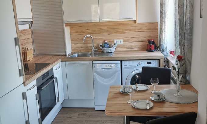 Hoheneich House | Cozy Apartment In Homew4 Rosenapartment with Balcony & Wi-Fi