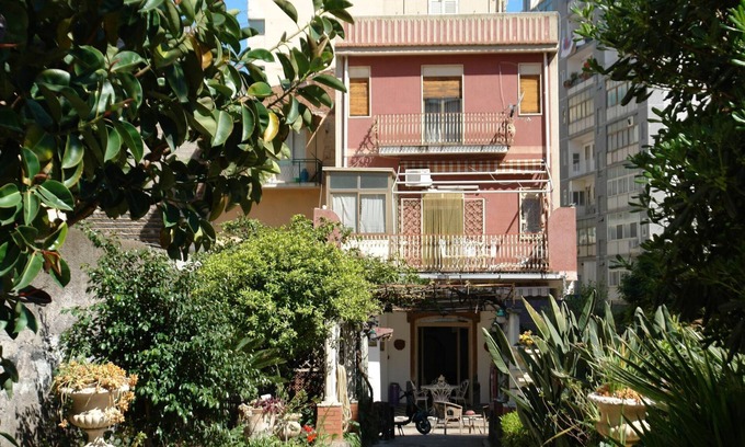 Monte Po-Nesima-San Leone-Rapisardi Apartment | Beautiful Garden Apartment in Catania with Ocean View