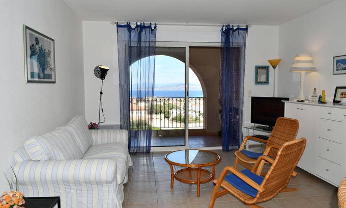 L'Ile-Rousse Apartment | Ideal Apartment with Pool and Ocean View for Your Getaway