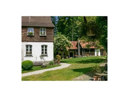 Altenbeken House | Cozy Apartment Surrounded by Nature at Lake Faak