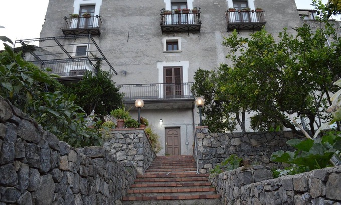 Licusati Apartment | Charming Apartment in Historic Mansion Near Cilento Park