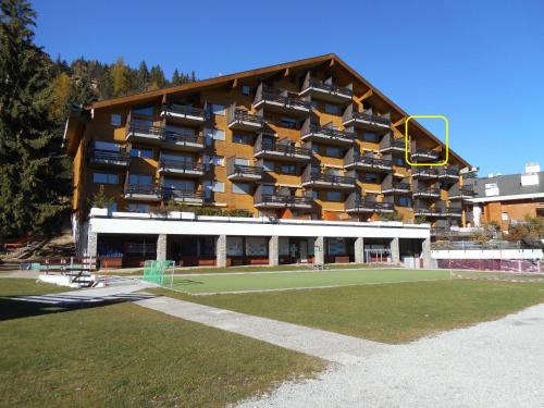Anzere Apartment | Cozy Apartment in Anzère with Private Pool & Ocean Views