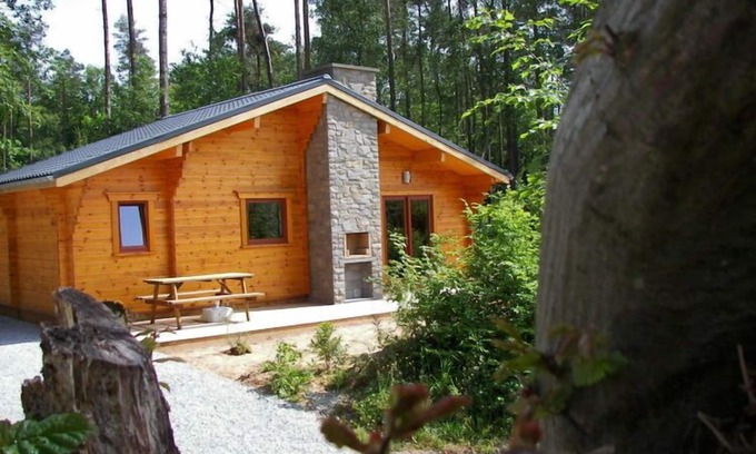 Oignies-en-Thierache House | Forest Retreat: Modern Chalet with Cozy Stove & Breakfast