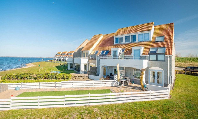 Brouwershaven Apartment | Apartment in Brouwershaven by Grevelingenmeer