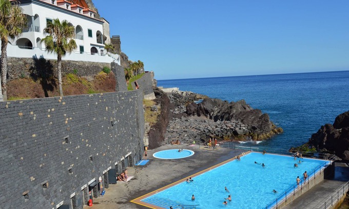 Camara de Lobos Apartment | Cozy Apartment in Câmara de Lobos with Oceanfront Views