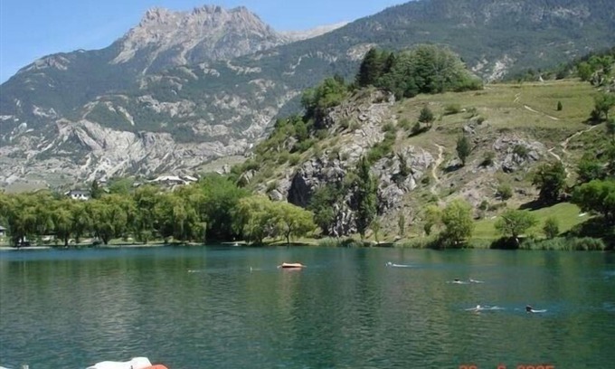 La Roche-de-Rame Apartment | Tranquil Retreat: Apartment by the Lake, Guest Rated 9.8