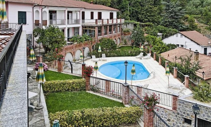 Casanova Lerrone Apartment | Apartment in Castellaro with communal pool